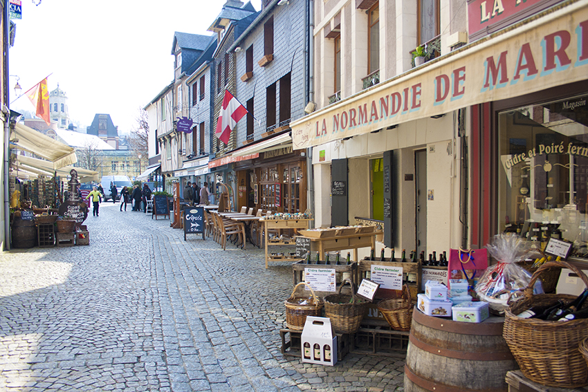 Strolling along the pretty streets of Honfleur
