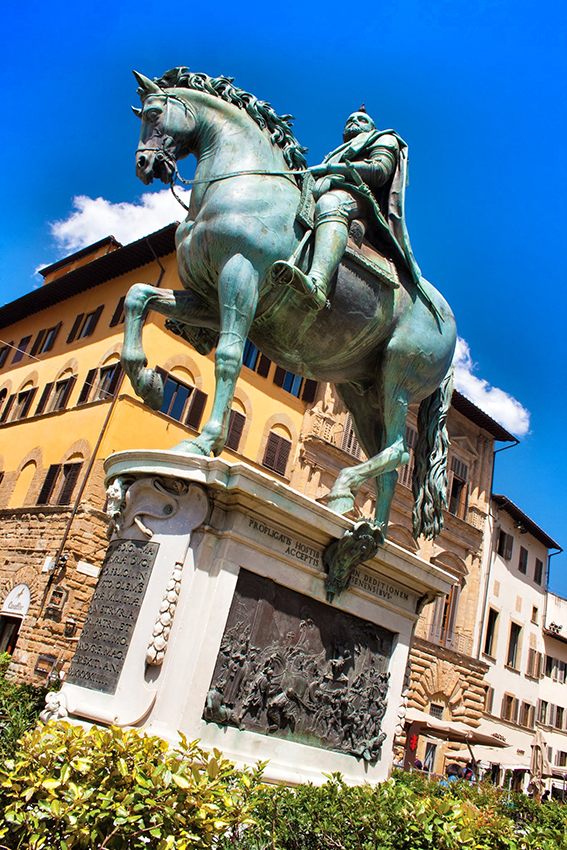 The statue of Cosimo I de' Medici stands proudly on Piazza della Signoria