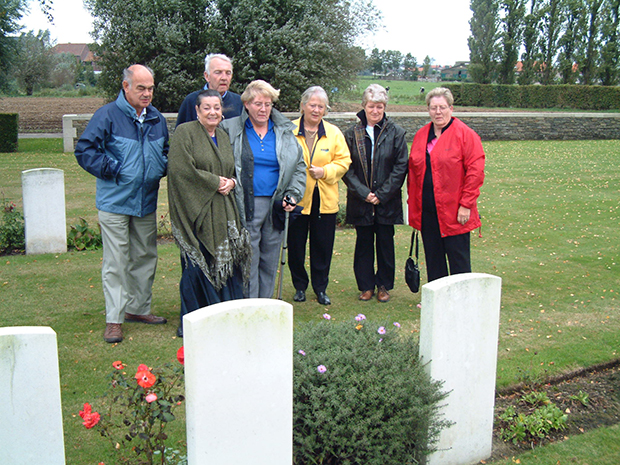 taking-a-family-back-to-a-wargave-in-flanders